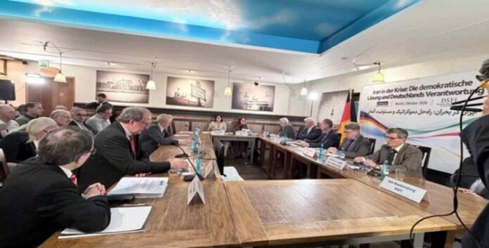 دعوة إلى سياسة جديدة تجاه إيران ترتكز على المقاومة المنظمة، ورفض الحرب ونهج المهادنة من جانب مؤتمر برلين